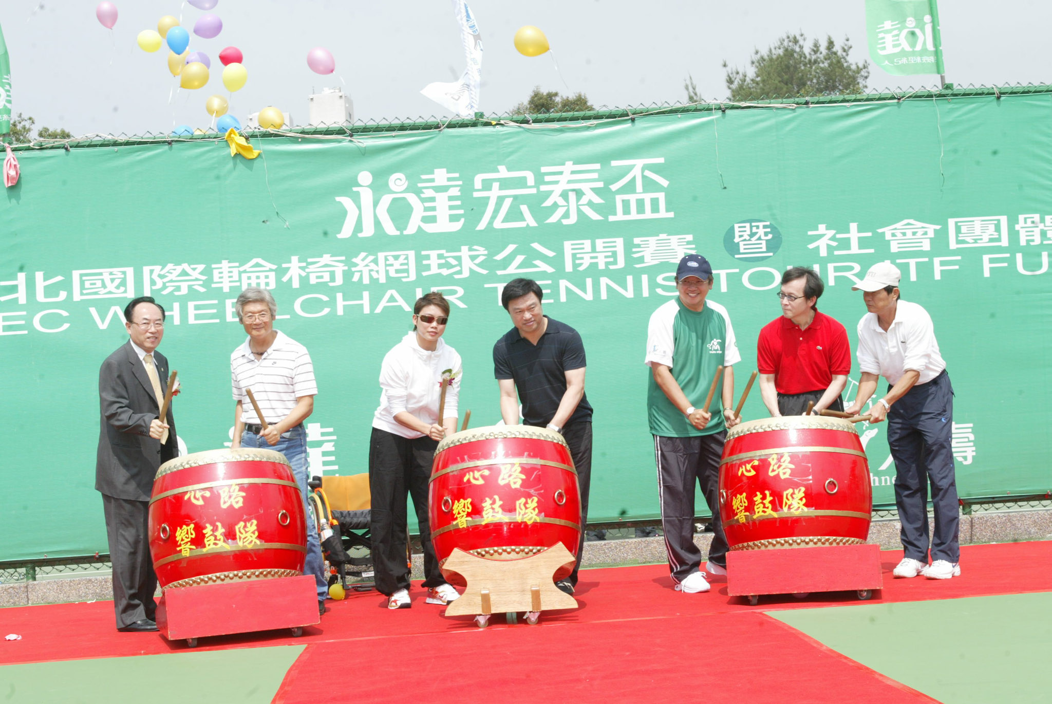 現場貴賓擊鼓儀式為台北公開賽拉開序幕。