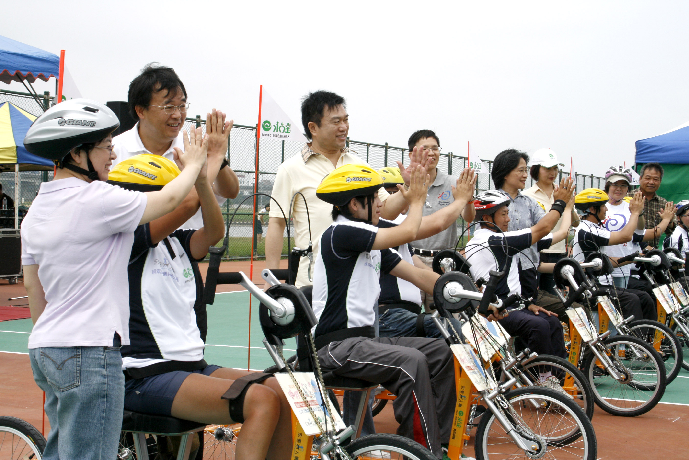 全台第一支無障礙自行車隊成立。