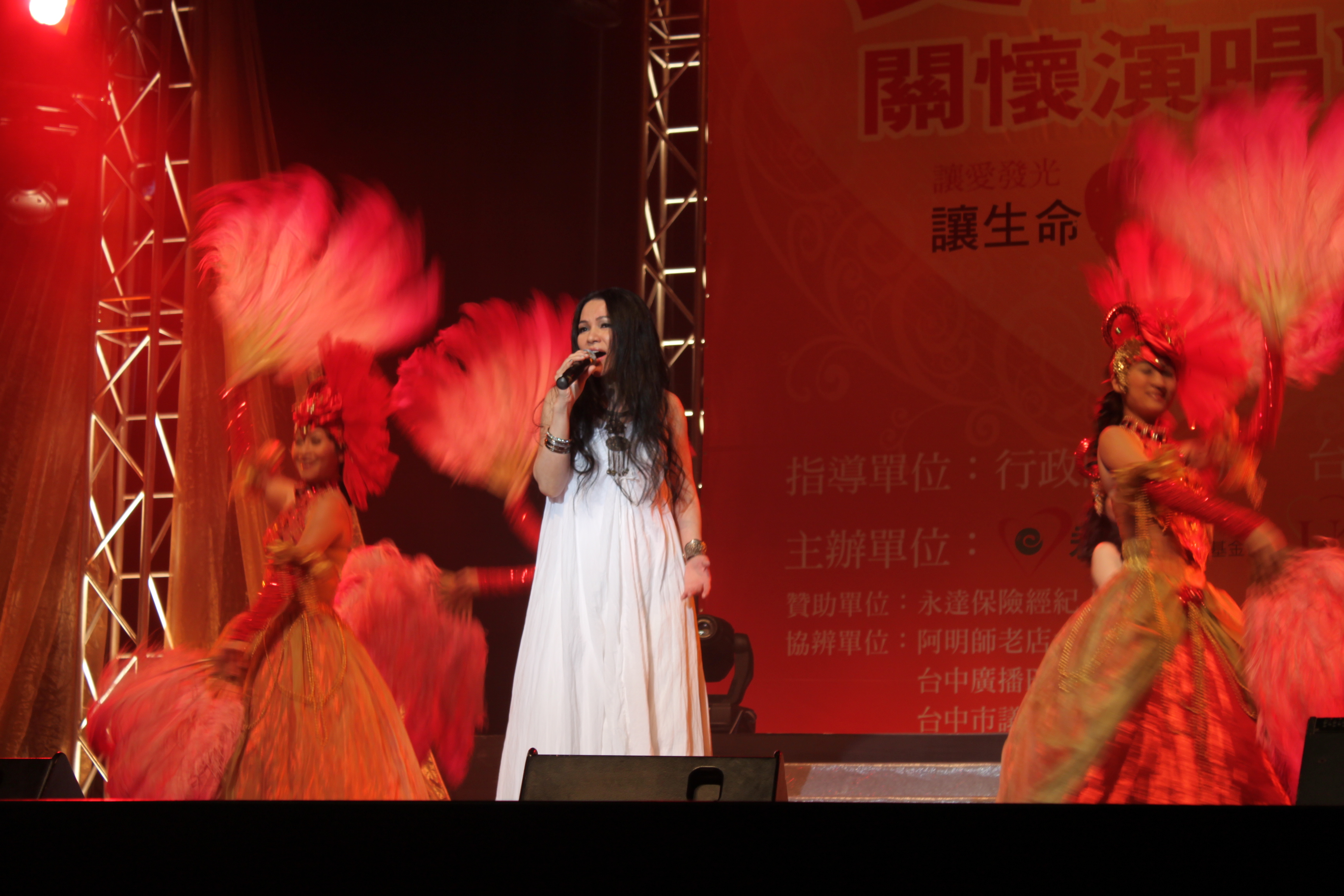 藝人潘越雲為「愛傳承演唱會」深情演唱。