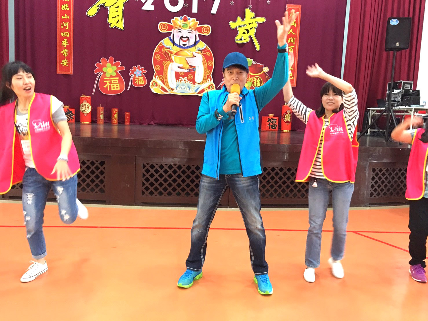 資深藝人林沖,帶來動感勁歌熱舞。