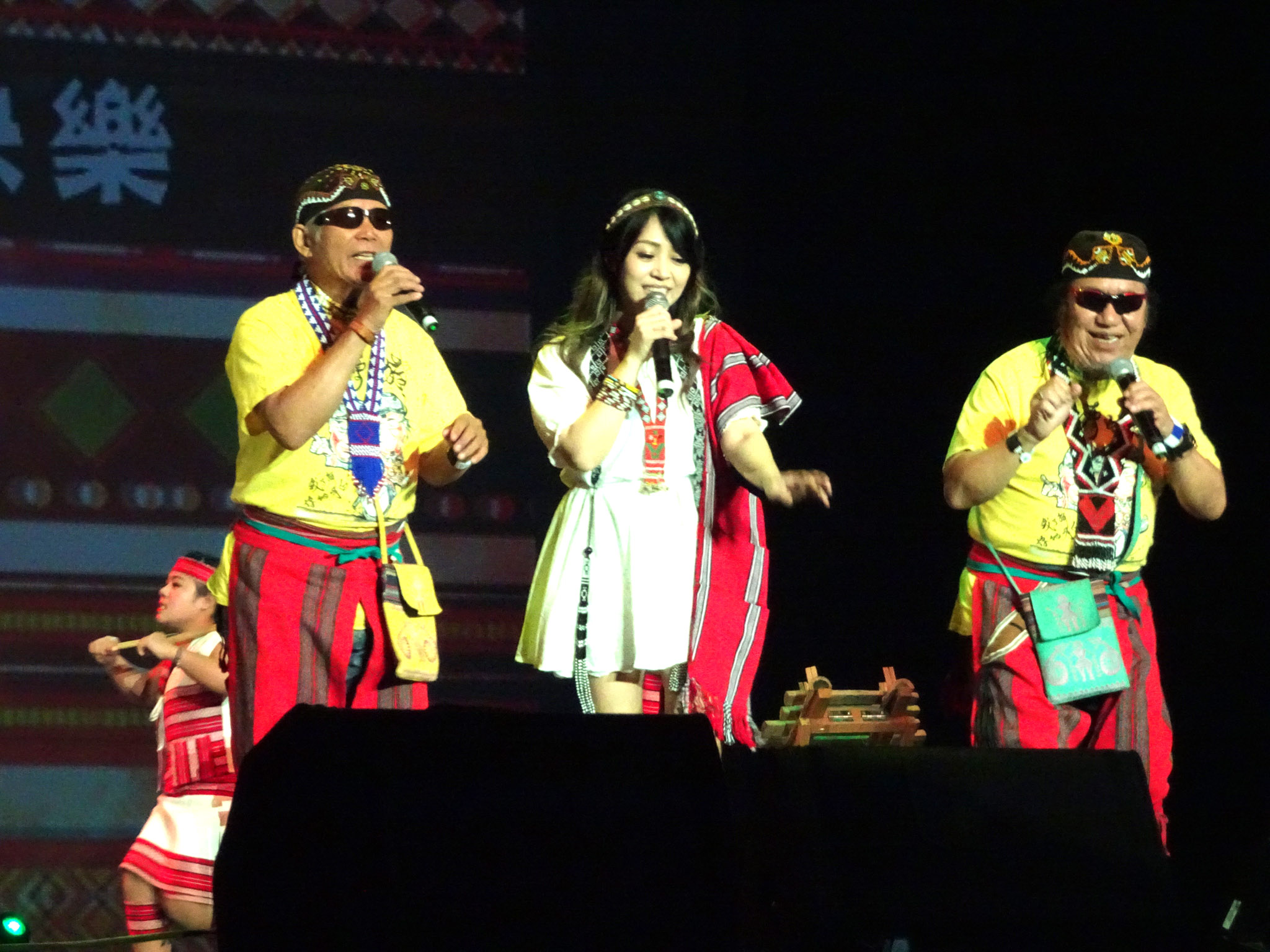 北原山貓、吳亦帆演唱原住民歌曲。