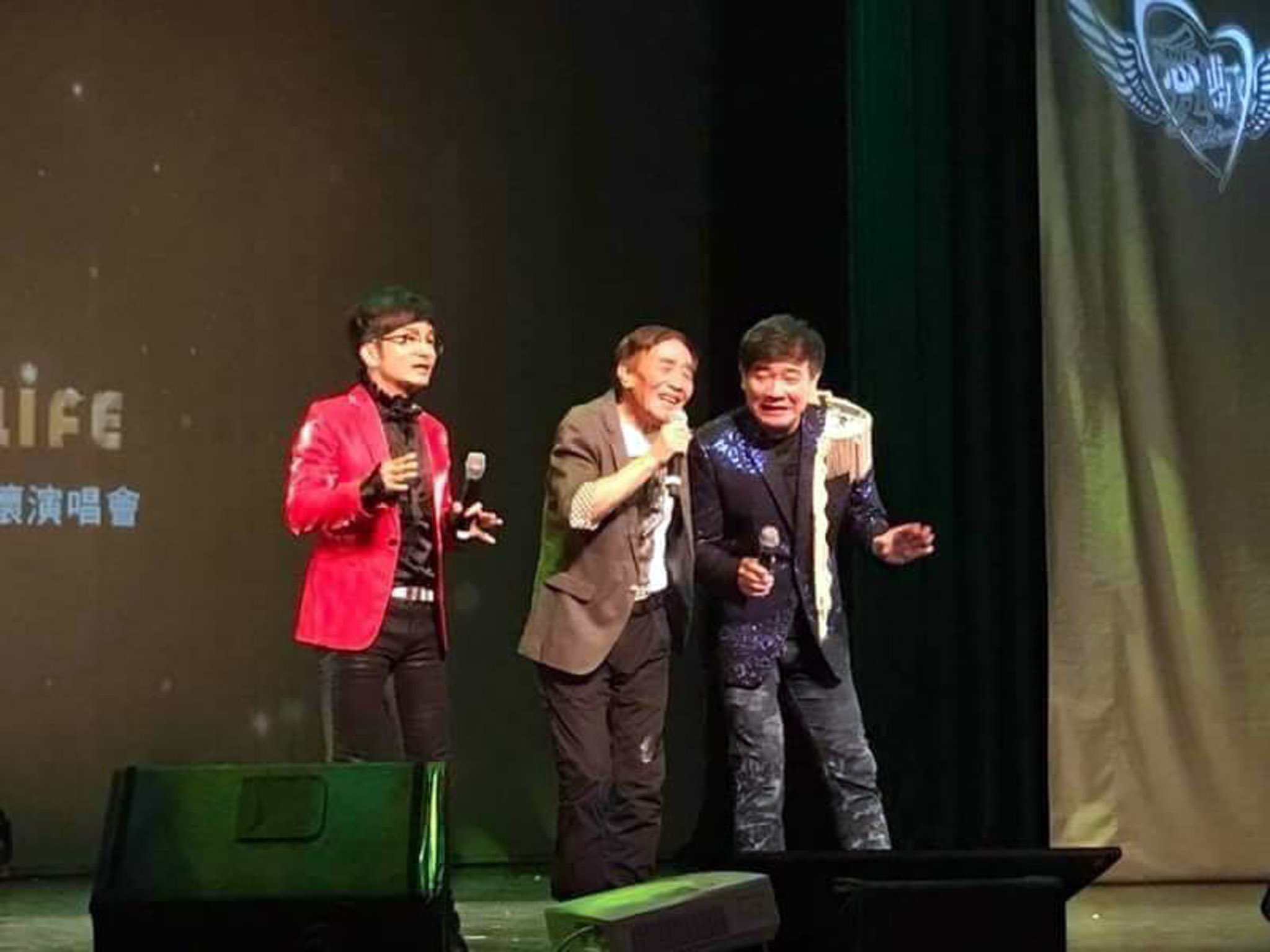 壓軸巨星「急智歌王」張帝現身演唱會,與主持人唐從聖、白雲傳遞歡樂,為演唱會劃下完美的句點。