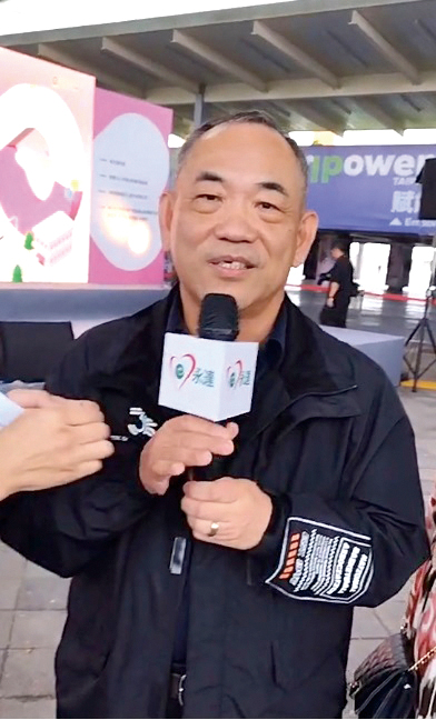 受訪3張周龍。